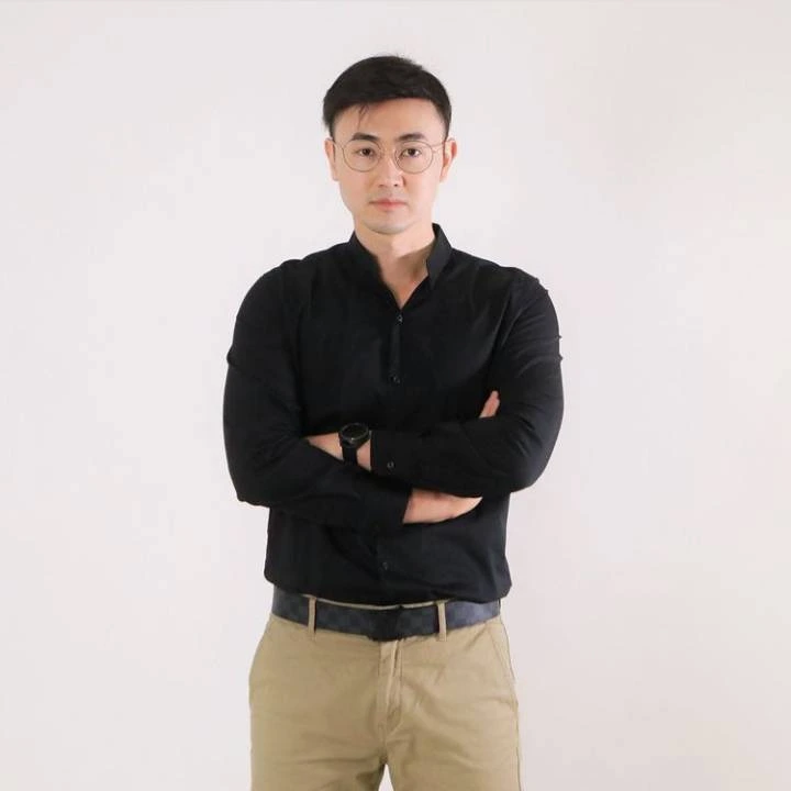 Professional studio portrait of Dr. Chin Donald Kim, board-certified orthopedic surgeon